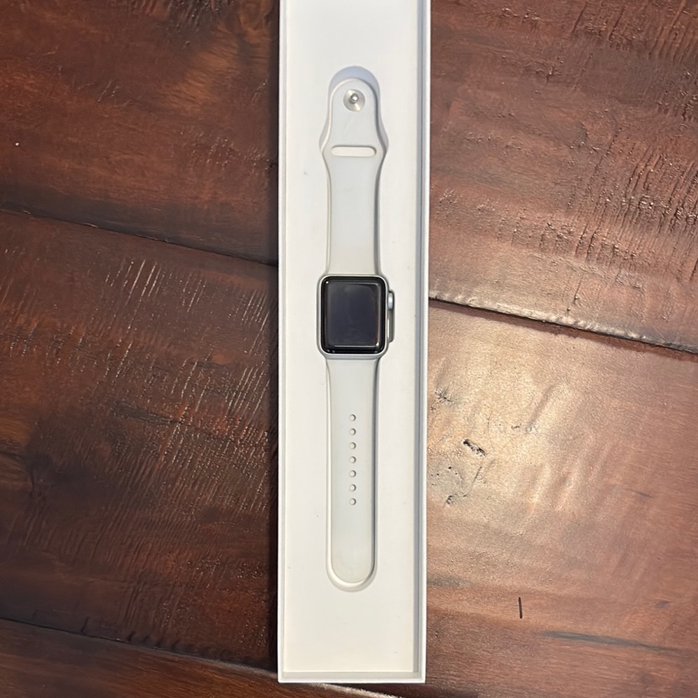 Apple Watch Series 3 38mm with White Band